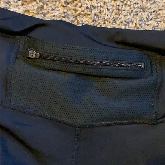 Pearl Izumi Women’s Cropped Biker Tights - Picture 4 of 7